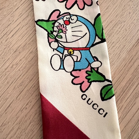 Auth Gucci x Doraemon Silk Scarf - Used once - Picture 4 of 6